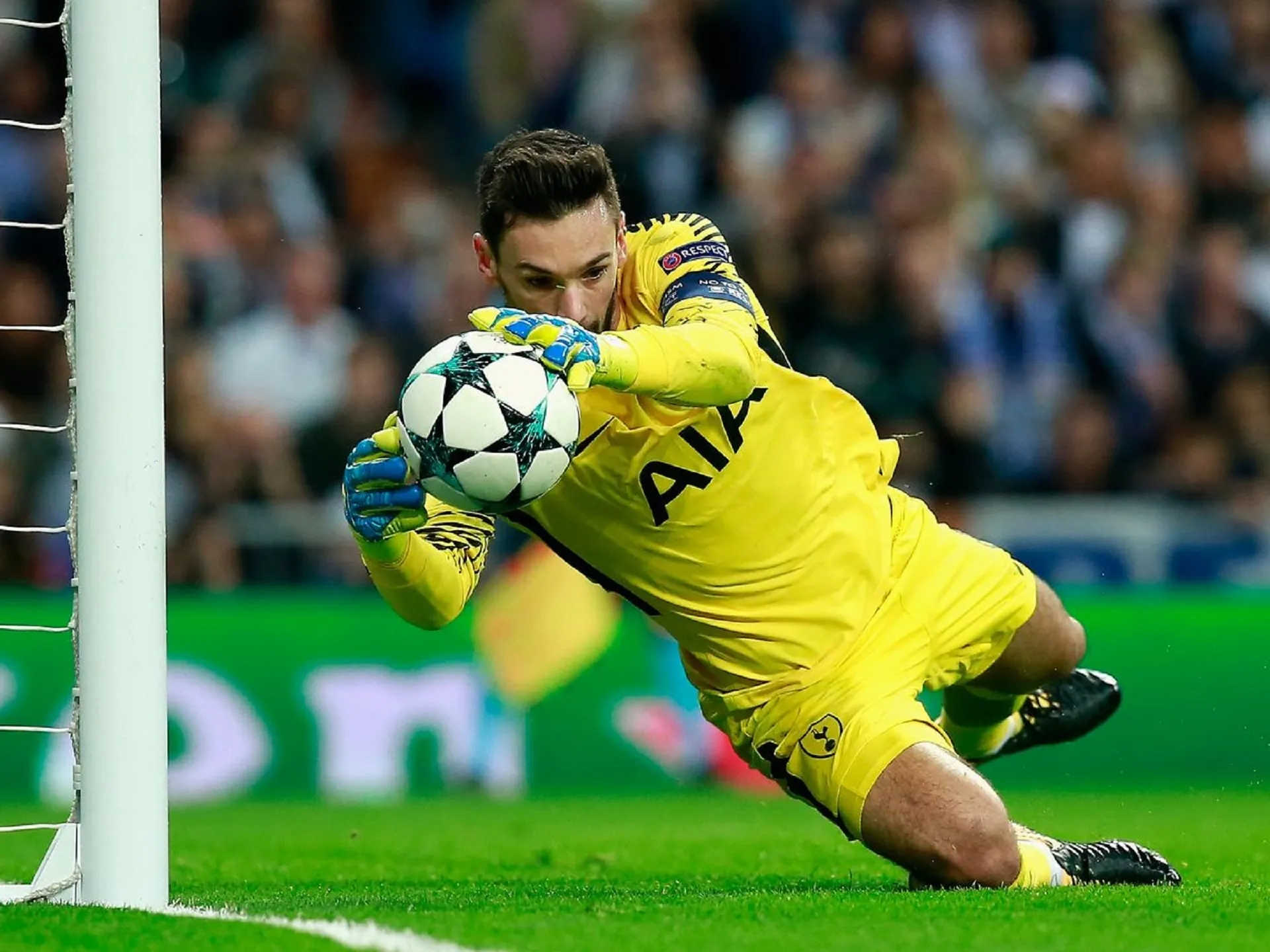 France captain Lloris announces international retirement