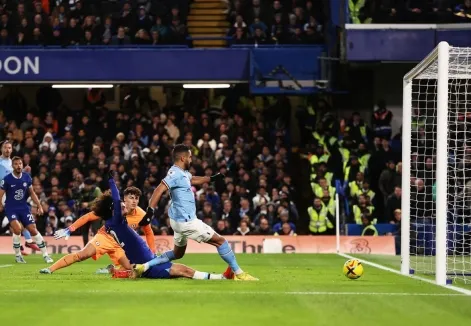 Mahrez earns City win at Chelsea to narrow gap with Arsenal