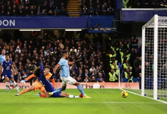 Mahrez earns City win at Chelsea to narrow gap with Arsenal