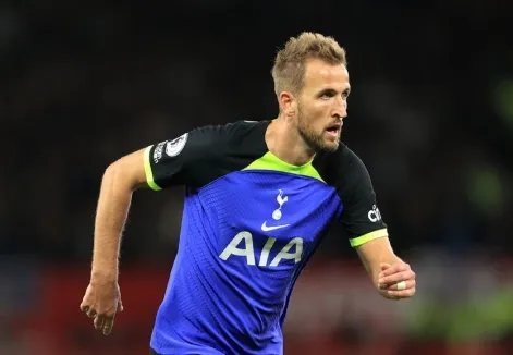 Kane equals Greaves record to seal Tottenham win