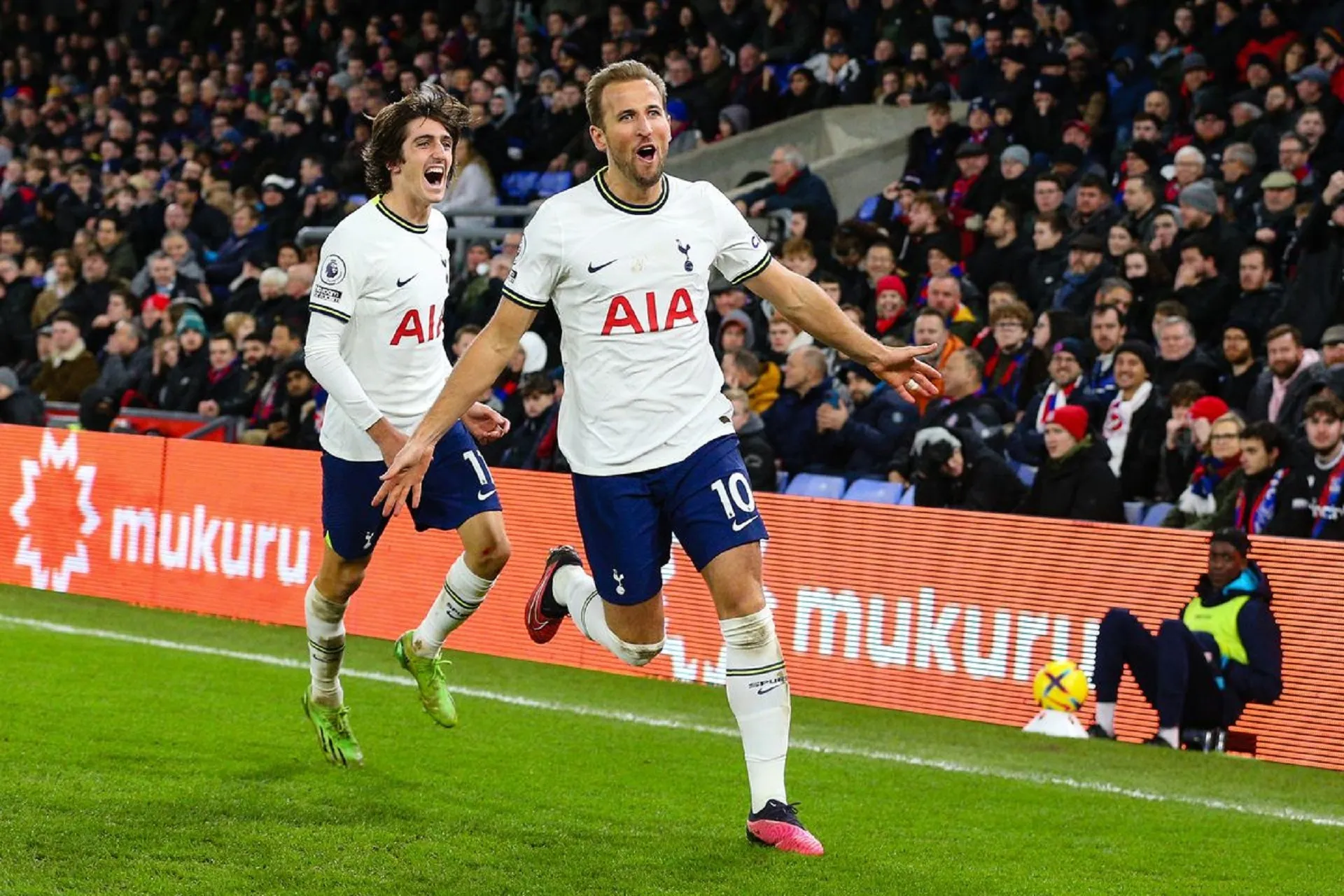 Kane brace catapults Tottenham to 4-0 win at Crystal Palace