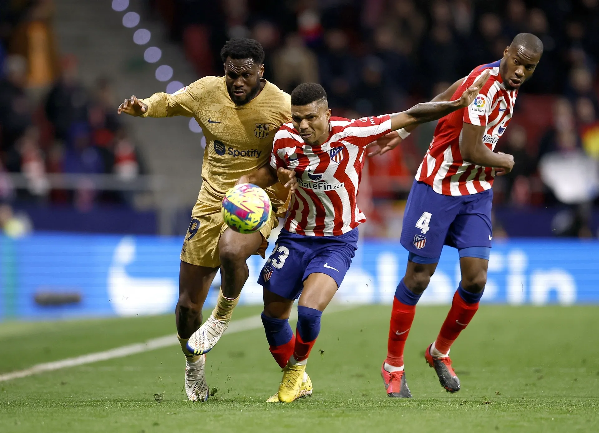 Dembele strike gives Barcelona narrow win over Atletico