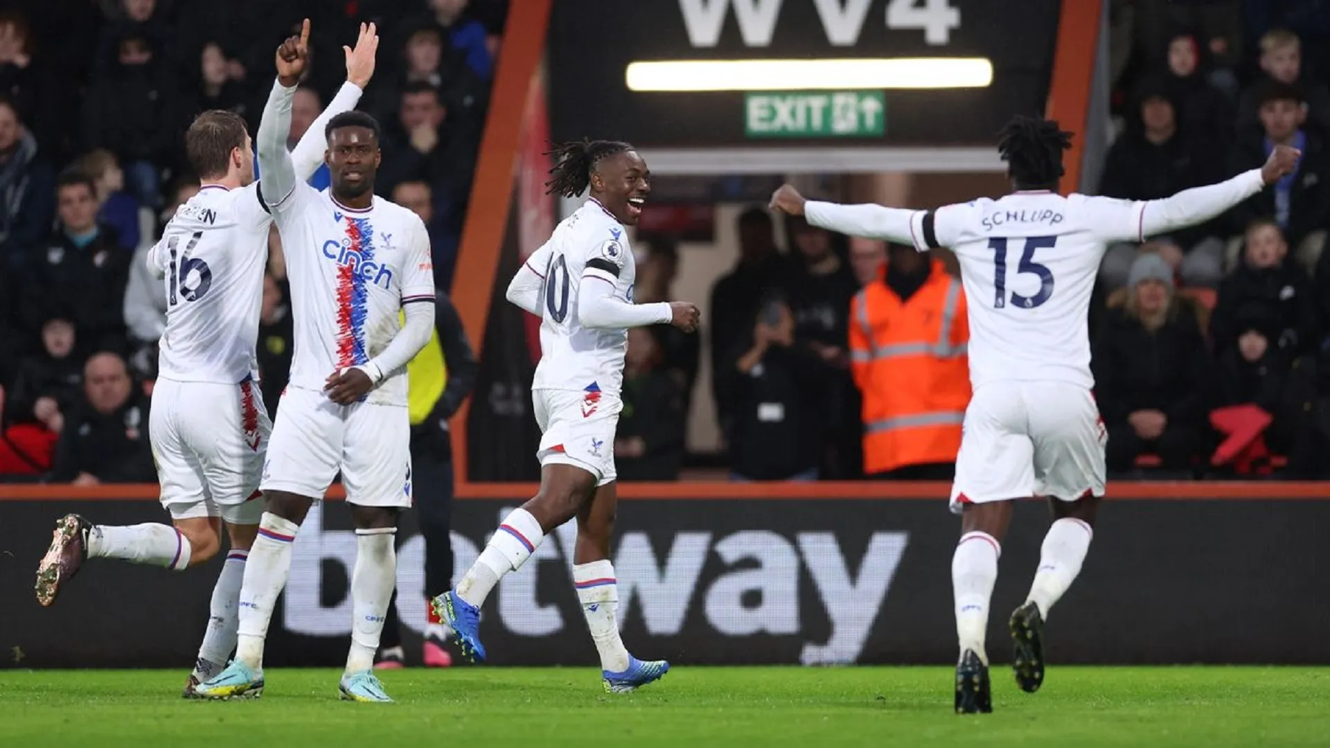 Set pieces give Crystal Palace away win at Bournemouth