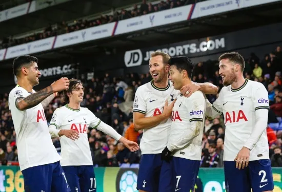 Kane closes in on Greaves record, Forest move out of bottom three