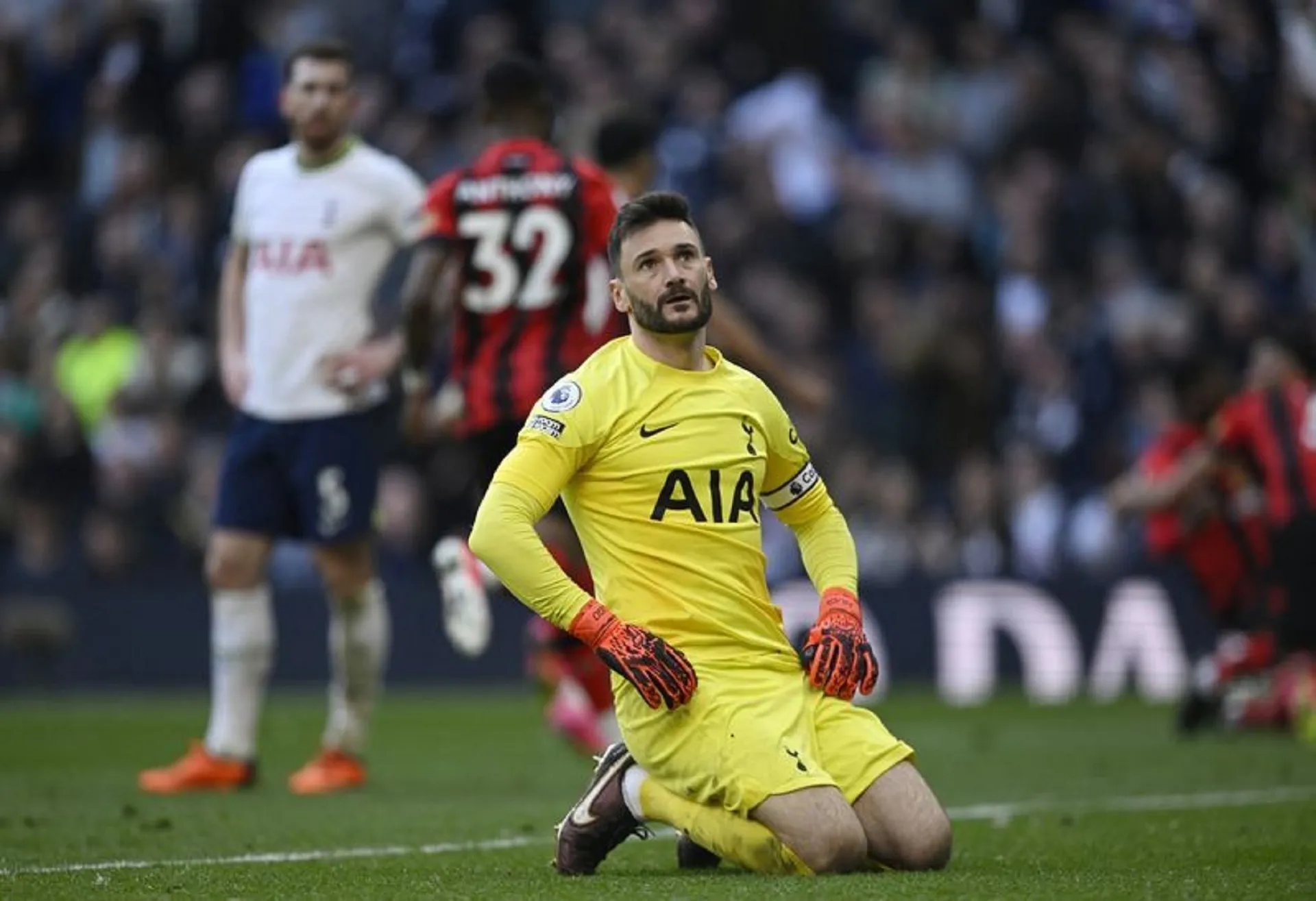 Sad to see Tottenham fans boo Sanchez, says skipper Lloris