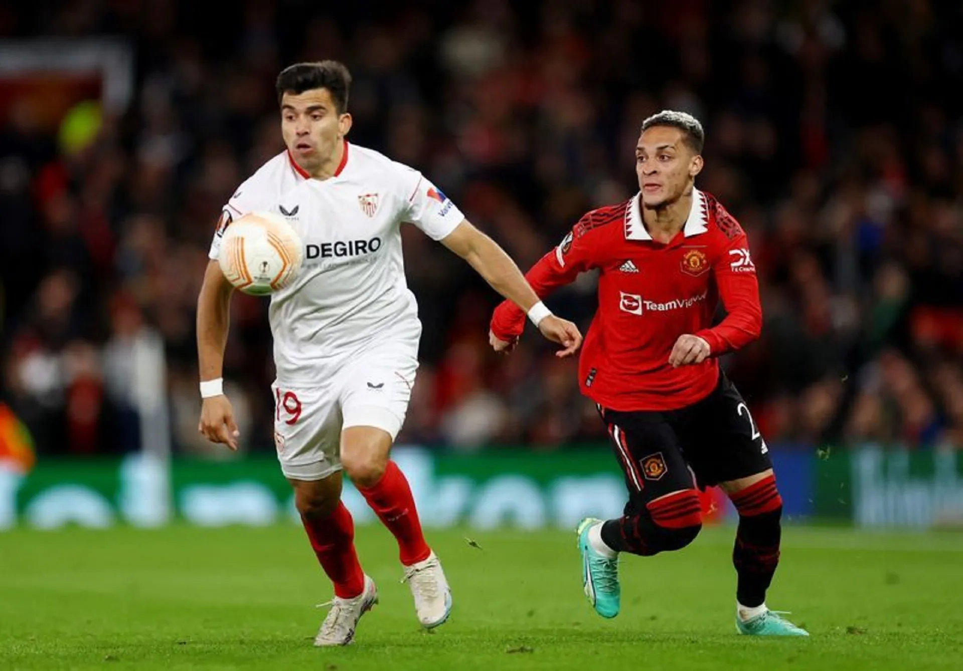 Sevilla launch late fightback to draw with Man United