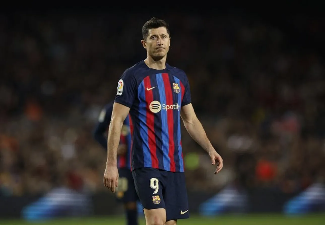 Lewandowski hopes to play with Messi next season