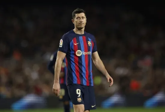 Lewandowski hopes to play with Messi next season