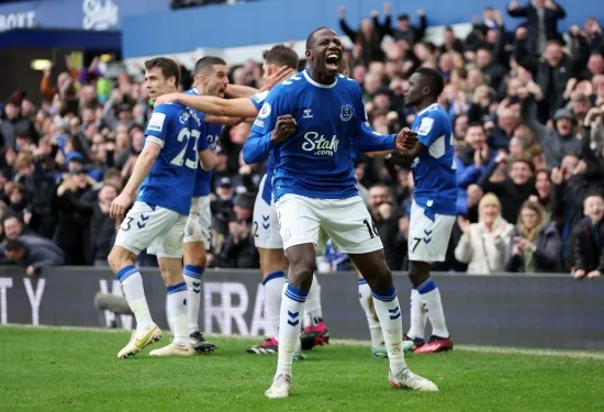 Why Dyche's defensive gamble paid off to keep Everton up