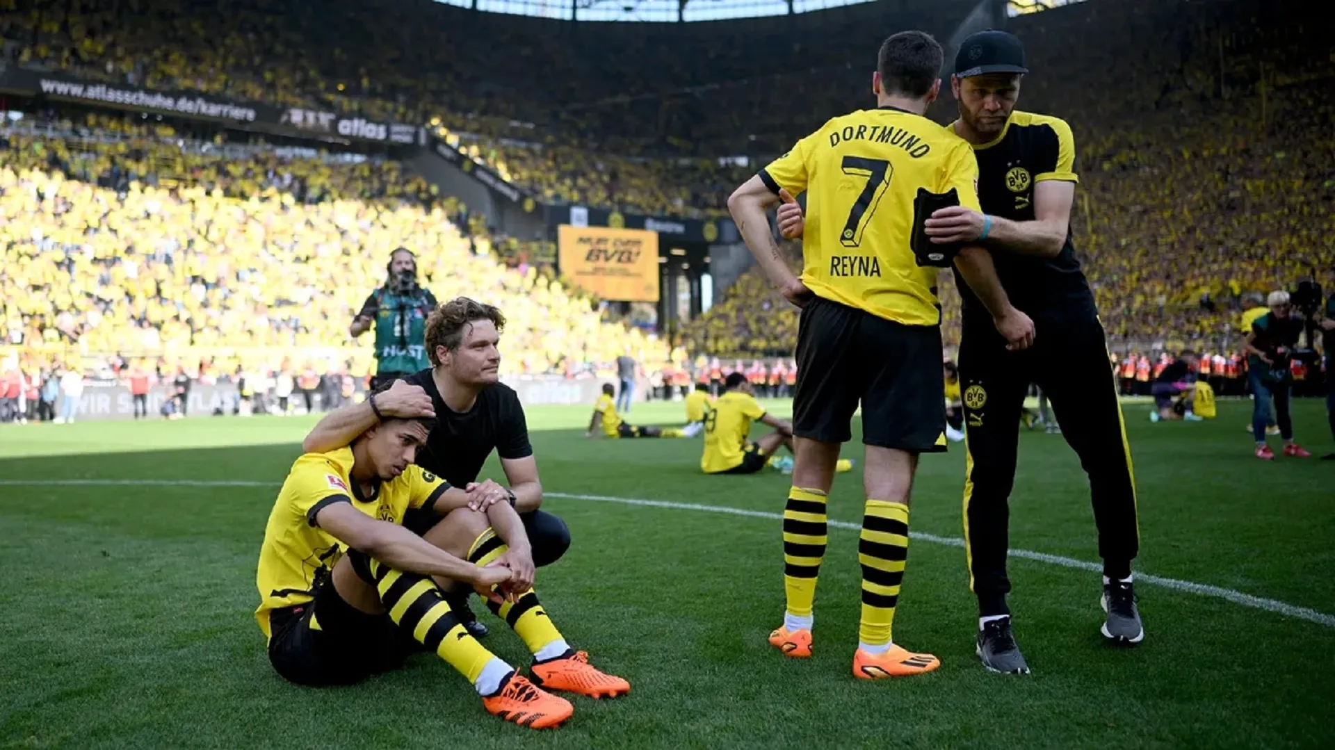 Heartache for Borussia Dortmund as Mainz draw hands title to Bayern Munich