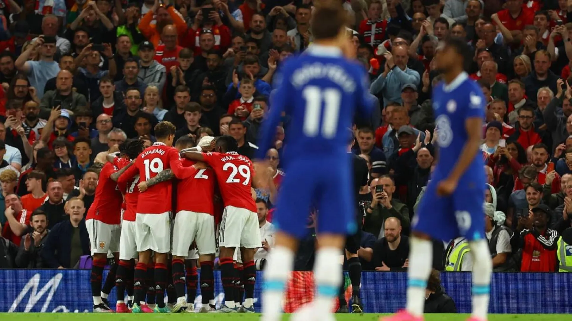 Manchester United back in Champions League with 4-1 rout of Chelsea