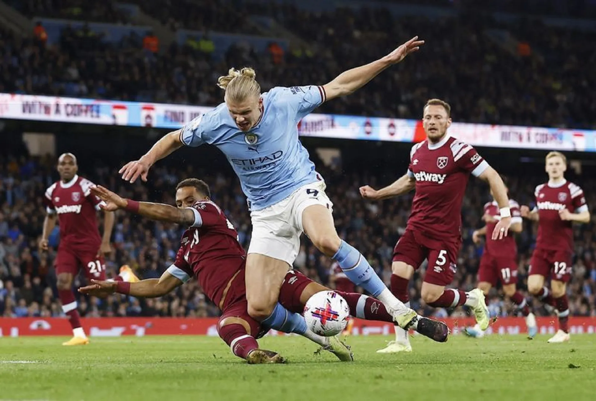 Haaland breaks Premier League record as Man City reclaim top spot