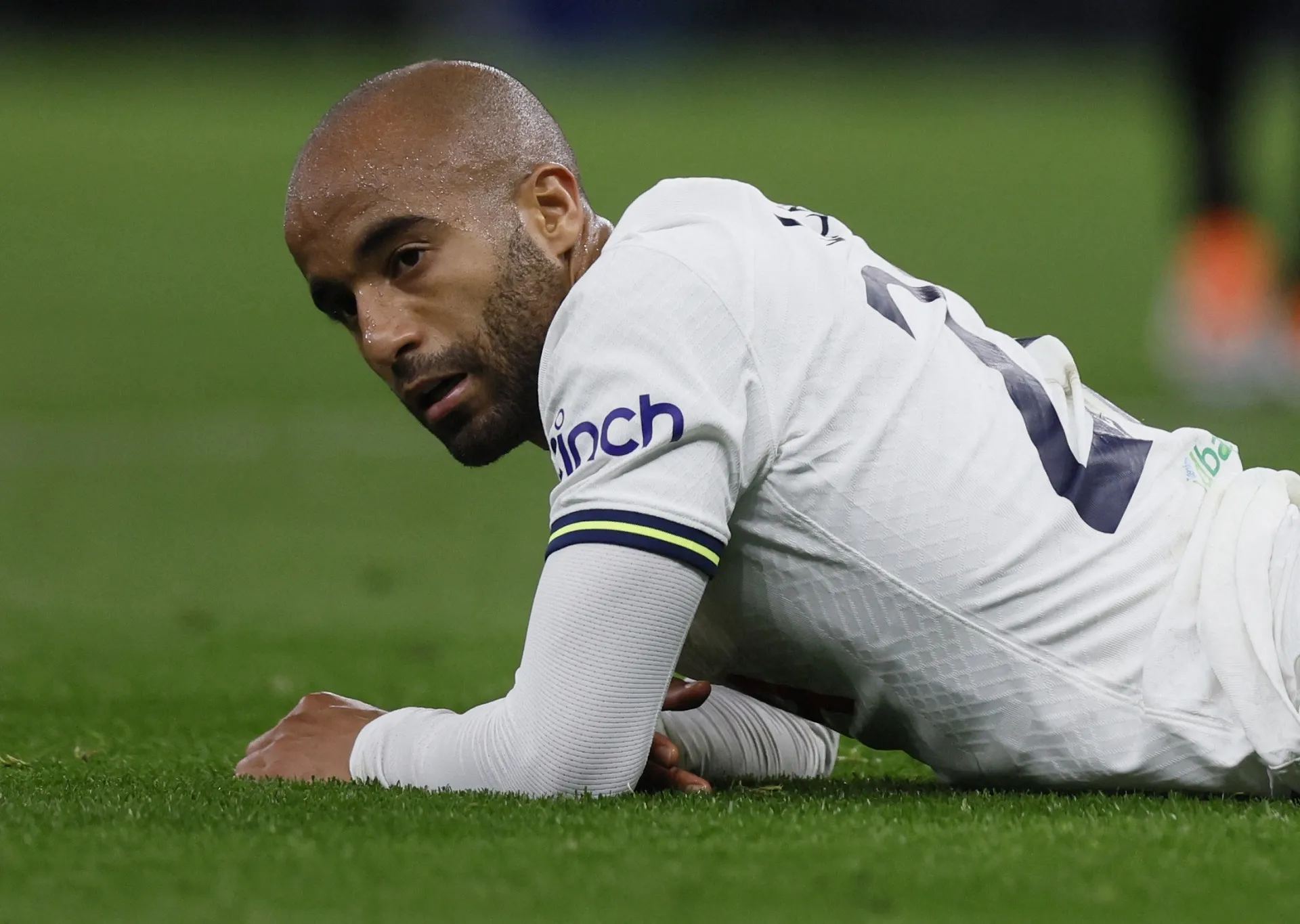 Brazilian Moura to leave Tottenham at the end of the season