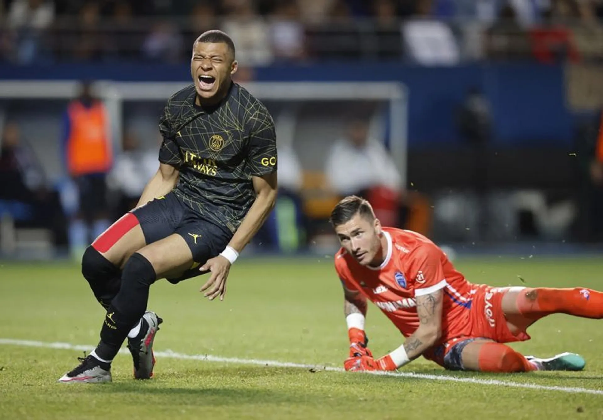 Paris St Germain close on Ligue 1 title with 3-1 win at Troyes