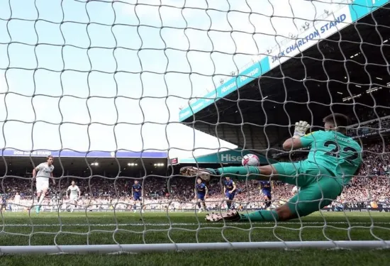 Leeds condemn online abuse of Bamford after penalty miss