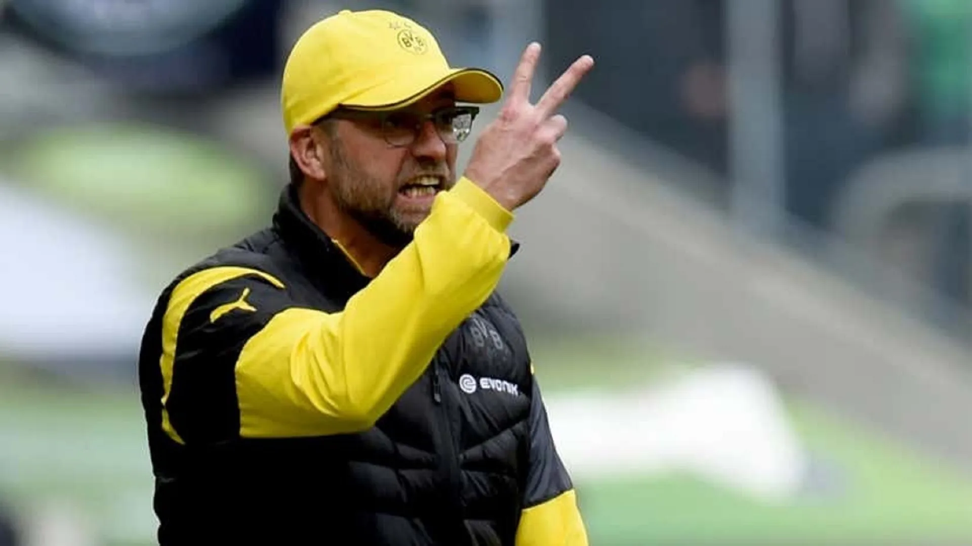 Zlatan was bleeding a lot! - Jurgen Klopp threatened injured Dortmund goalkeeper he’d be sent straight to the reserves if he didn’t ‘get up right now & go back to your goal’ as physio exposes Liverpool manager’s ruthless side