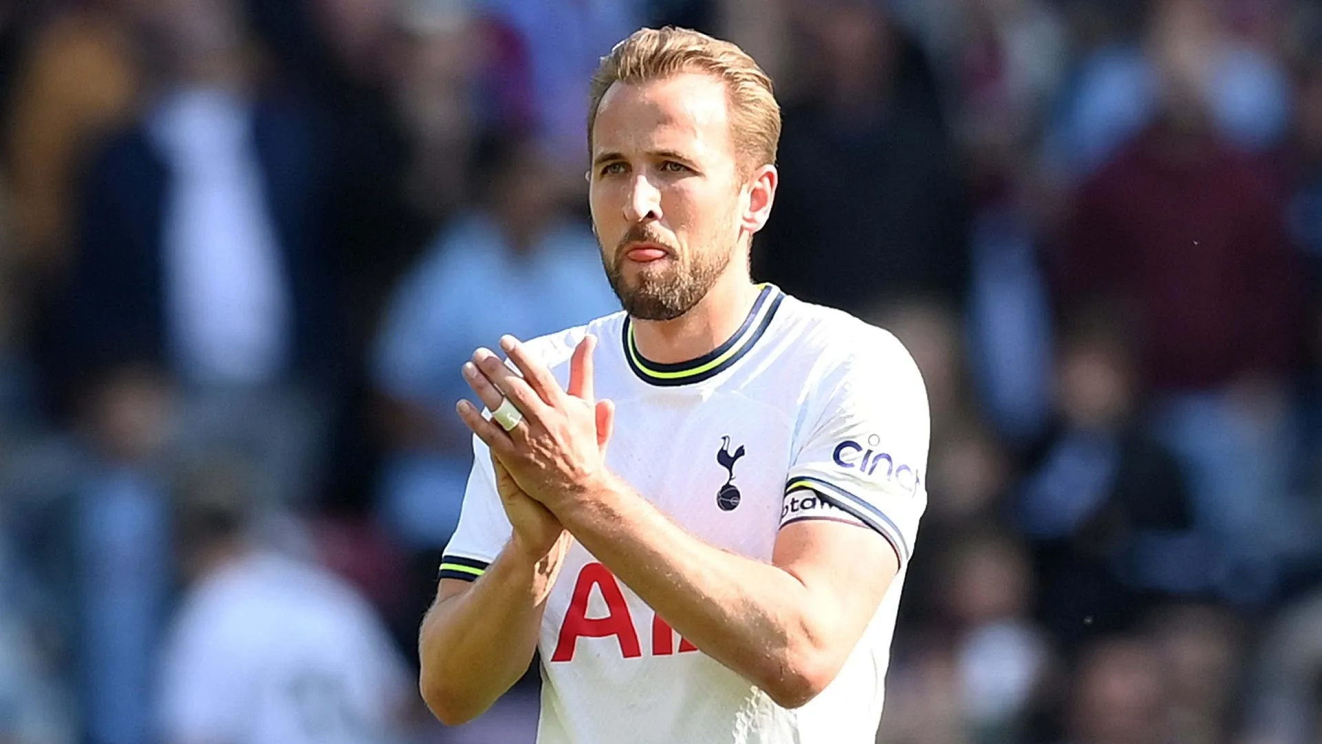 Bayern Munich submit £60m Harry Kane transfer bid as Bundesliga champions aim to beat Man Utd in race for Tottenham star