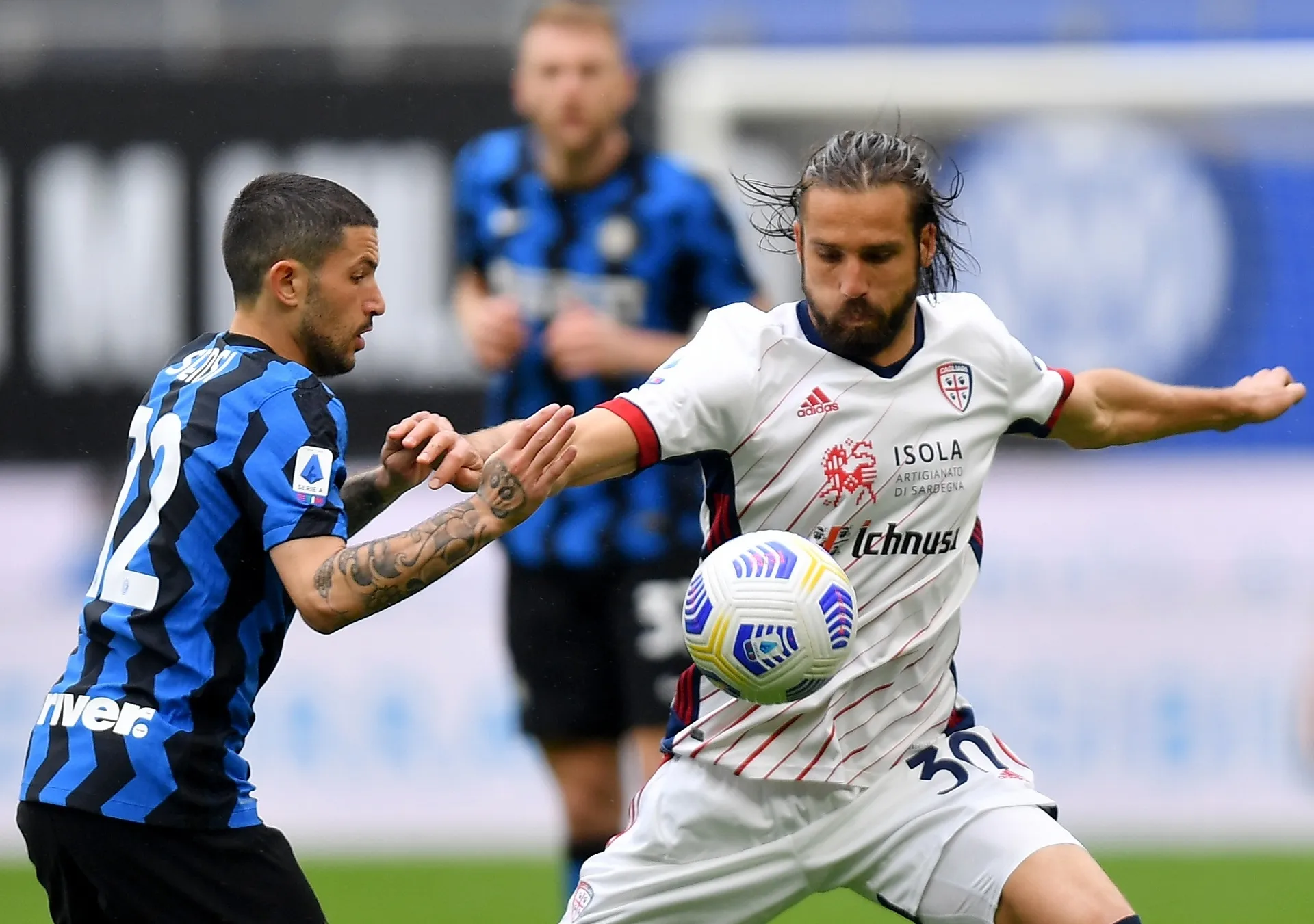 Cagliari score stoppage-time winner to snatch promotion from Bari