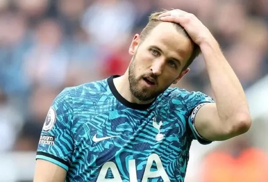 No deal! Harry Kane has 'no intention' of signing mammoth new contract at Tottenham as he waits on third transfer bid from Bayern Munich