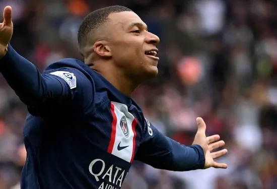 World-record transfer fee! Kylian Mbappe the subject of €300m bid from Al-Hilal and offered staggering €700m salary despite links to Real Madrid