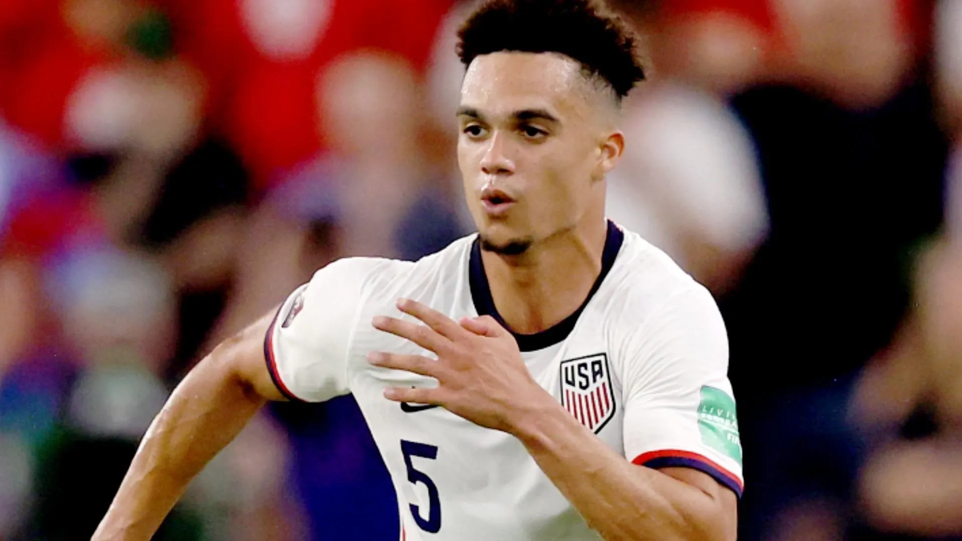 USMNT star Antonee Robinson to snub transfer interest from Man City & AC Milan by signing new contract at Fulham