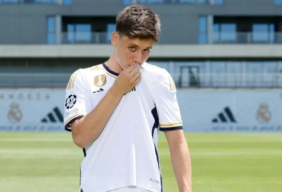 WATCH: Showing them what he's got! New Real Madrid signing Arda Guler produces RIDICULOUS Zinedine Zidane-esque pirouette and finish in pre-season training