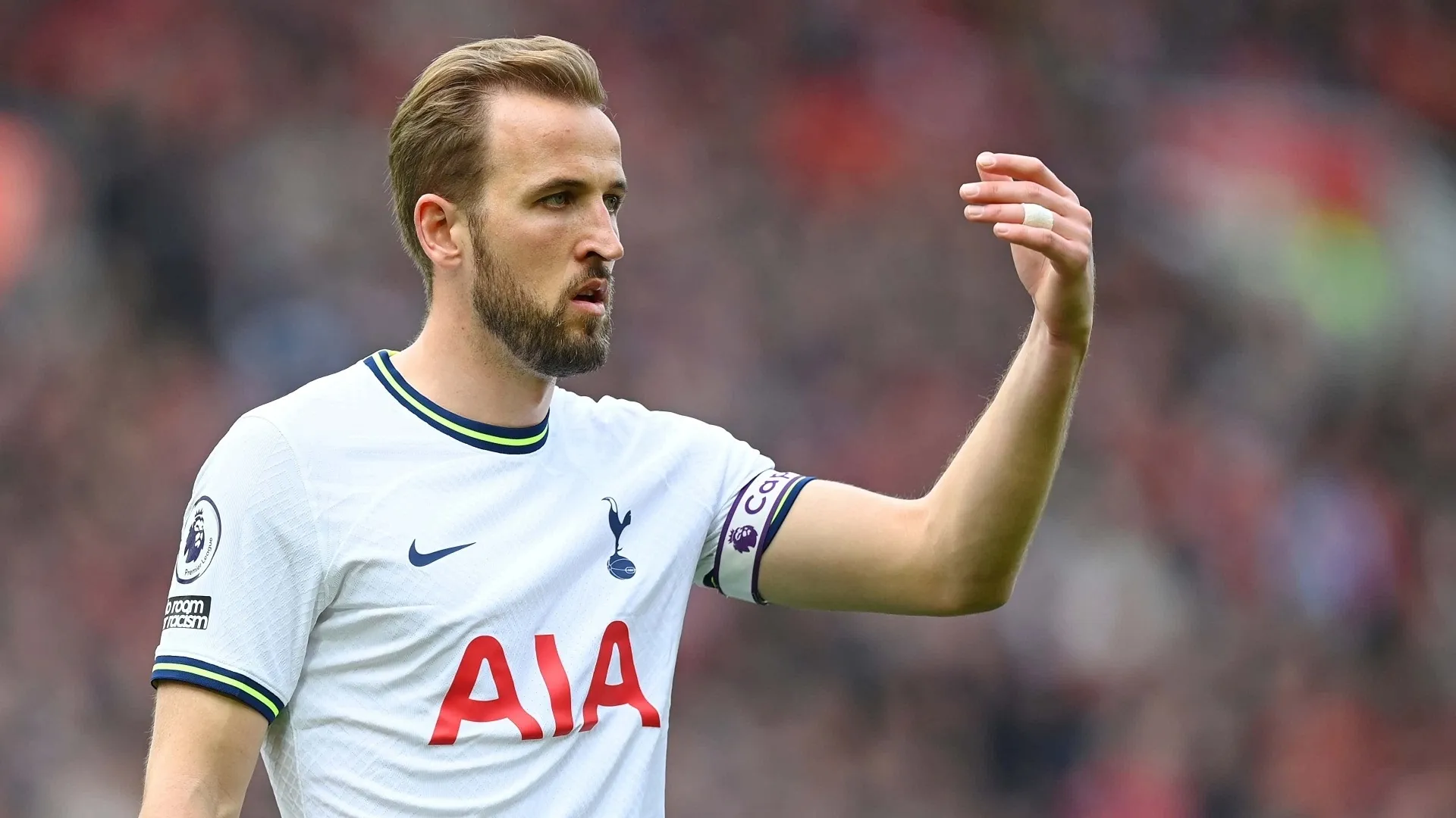 Harry Kane goes house hunting! Striker's wife spotted in Munich amid Bayern's improved bid for Tottenham star