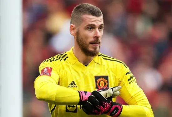 Bayern Munich considering shock approach for ex-Man Utd keeper David de Gea with Manuel Neuer yet to return to full training after horrific ski injury