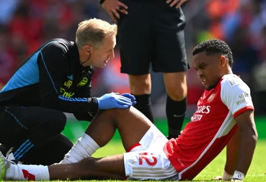 A brutal blow for Arsenal! New signing Jurrien Timber faces months out after sustaining injury on Premier League debut