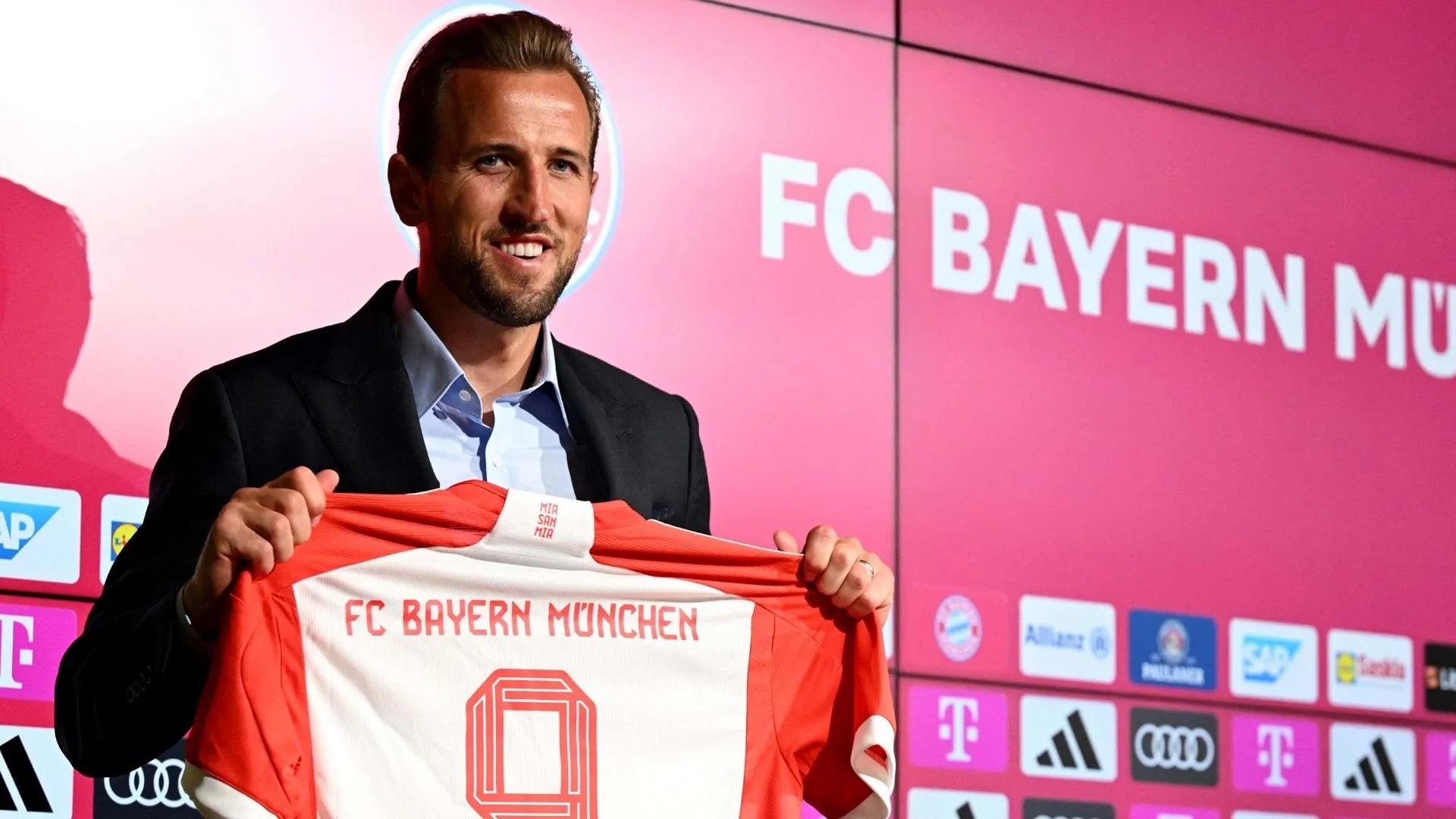 'Harry Kane is one of the three best in the world!' - Jurgen Klinsmann backs new Bayern Munich signing to reach Robert Lewandowski's level at new club