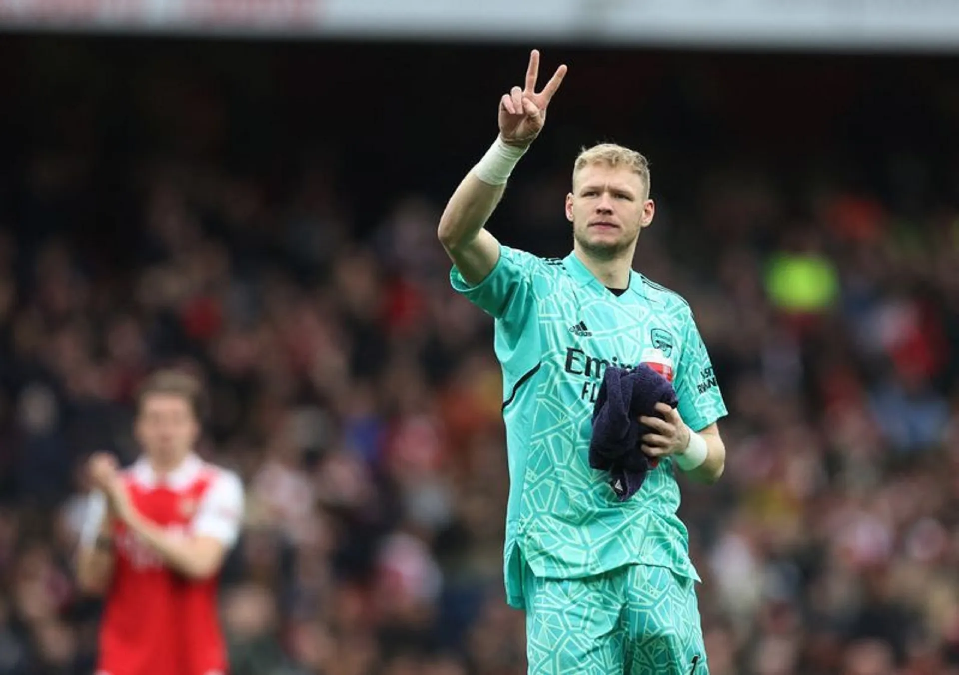 Dropped Arsenal goalkeeper Aaron Ramsdale responds to ‘Oscars’ jibe from Jamie Carragher with proof that he has always been a team player