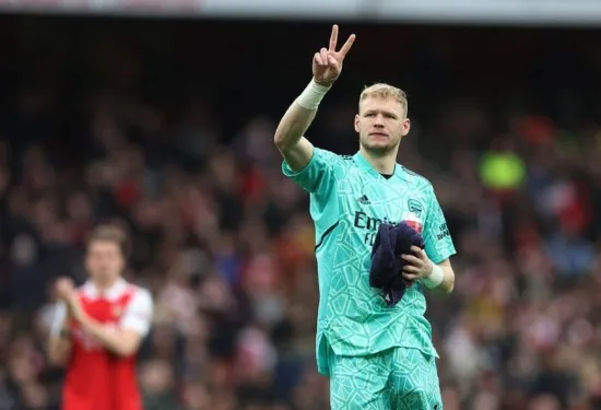 Dropped Arsenal goalkeeper Aaron Ramsdale responds to ‘Oscars’ jibe from Jamie Carragher with proof that he has always been a team player