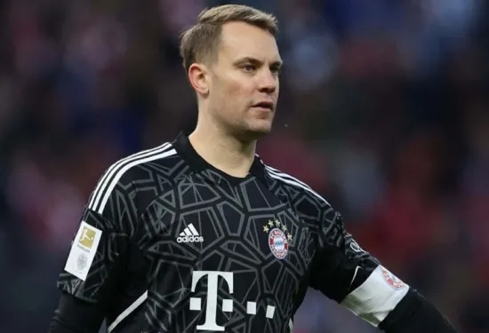 Manuel Neuer is back! Bayern Munich goalkeeper returns to team training following horrific ski accident