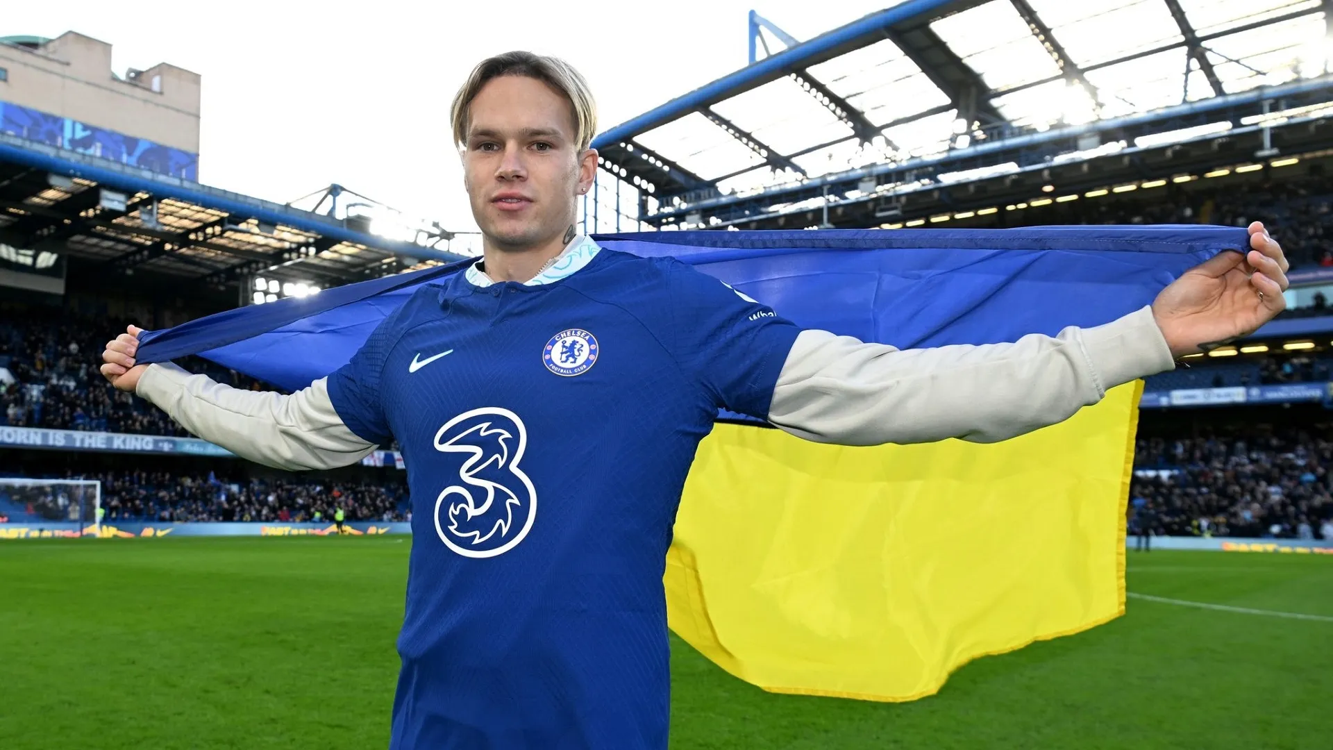 Mauricio Pochettino explains why he hopes playing crossbar challenge with Mykhailo Mudryk will help Chelsea star improve form