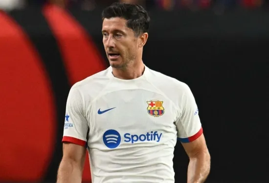 Robert Lewandowski doesn't hold back! Barcelona striker claims referees are 'killing' La Liga