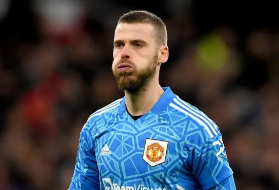 David de Gea is in Manchester! Spaniard posts cryptic social media update as Man Utd replacement Andre Onana continues to struggle